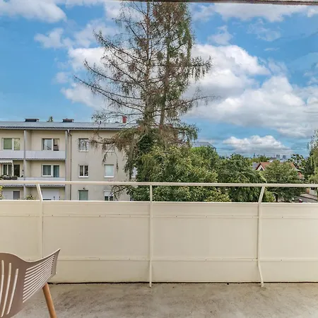 Stylisches In Mit Netflix & Balkon